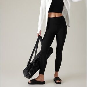 Athleta Salutation Stash 7/8 Tight